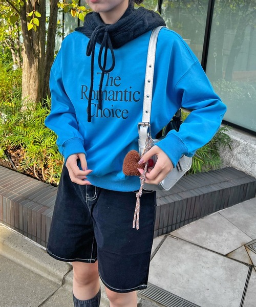 Chiina（チーナ）の「Chiina/カジュアル フロントロゴ プリント