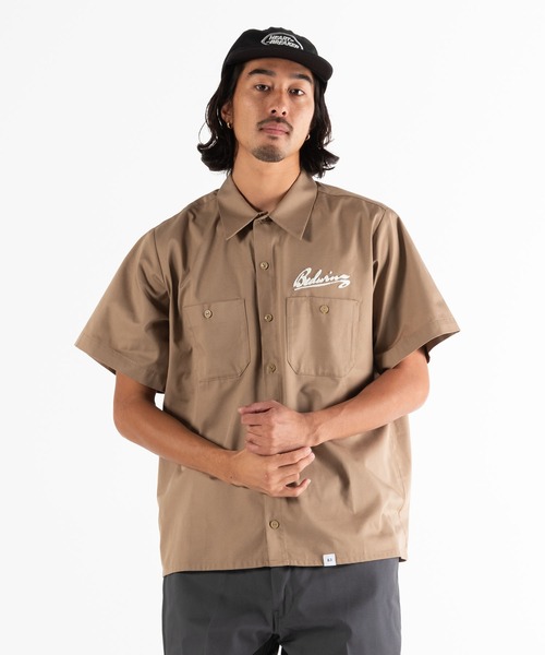 BEDWIN & THE HEARTBREAKERS（ベドウィン アンド ザ ハートブレイカーズ）の「S/S MECHANIC SHIRT "DIESEL"（シャツ/ブラウス・メンズ・ベージュ/ネイビー・LARGE/MEDIUM）」の2枚目の写真