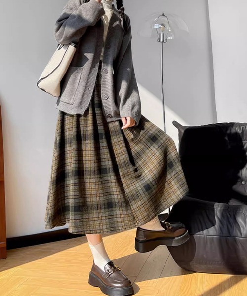 2ly2(トゥーリートゥー)の「ハイウエスト Aライン ミッドレングス アンブレラスカート(スカート・レディース・キャメル/カーキ・FREE)」の3枚目の写真