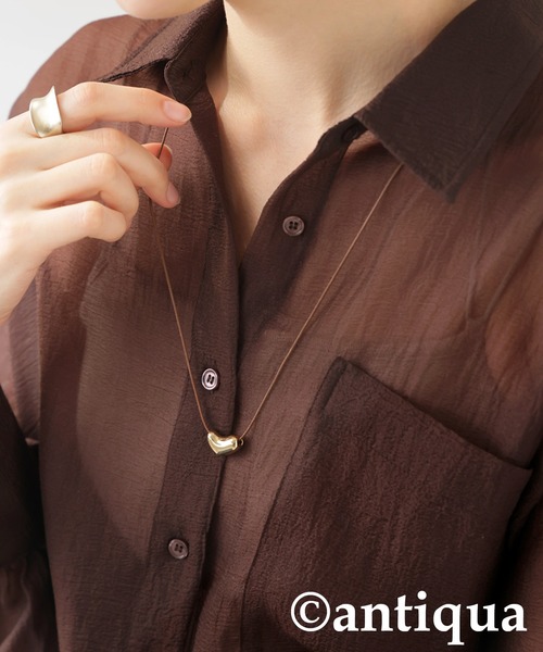 antiqua（アンティカ）の「レザーコードネックレス（ネックレス・レディース・ゴールド×ブラウン/シルバー×ブラック・FREE）」の2枚目の写真