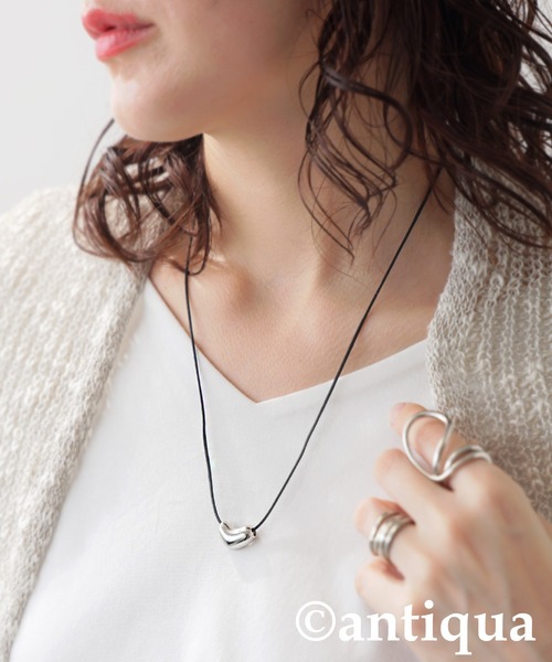 antiqua（アンティカ）の「レザーコードネックレス（ネックレス・レディース・ゴールド×ブラウン/シルバー×ブラック・FREE）」の8枚目の写真