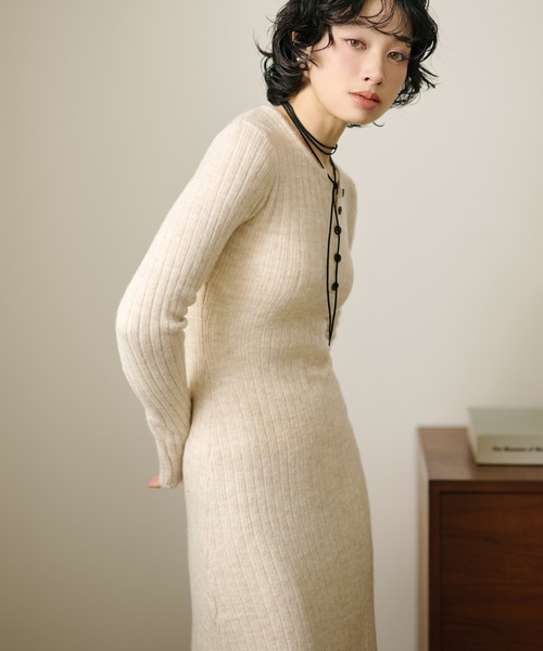 LAULEN（ローレン）の「henley neck long rib dress /ヘンリーネック ロング リブ ワンピース（ワンピース・レディース・グレー/チャコールグレー/ベージュ・FREE）」の19枚目の写真
