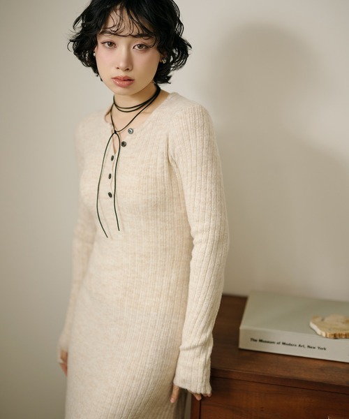 LAULEN（ローレン）の「henley neck long rib dress /ヘンリーネック ロング リブ ワンピース（ワンピース・レディース・グレー/チャコールグレー/ベージュ・FREE）」の20枚目の写真