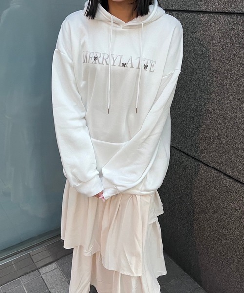 merrylatte(メリーラテ)の「メタルグラフィックパーカー(パーカー・レディース・ホワイト・LARGE)」の1枚目の写真