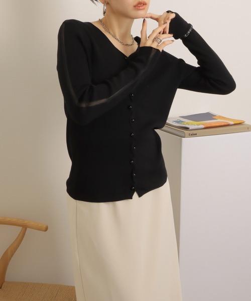 LAULEN(ローレン)の「v neck lib knit cardigan /メタルボタン シアーライン Vネック リブニット カーディガン(カーディガン/ボレロ・レディース・アイボリー/ブラック・FREE)」の9枚目の写真
