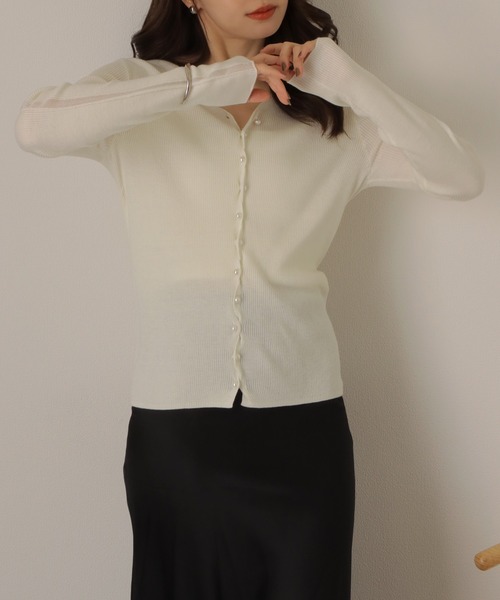 LAULEN(ローレン)の「v neck lib knit cardigan /メタルボタン シアーライン Vネック リブニット カーディガン(カーディガン/ボレロ・レディース・アイボリー/ブラック・FREE)」の11枚目の写真