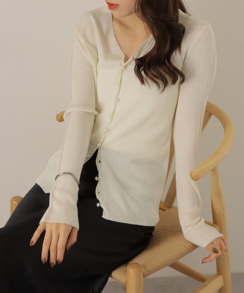 LAULEN(ローレン)の「v neck lib knit cardigan /メタルボタン シアーライン Vネック リブニット カーディガン(カーディガン/ボレロ・レディース・アイボリー/ブラック・FREE)」の12枚目の写真