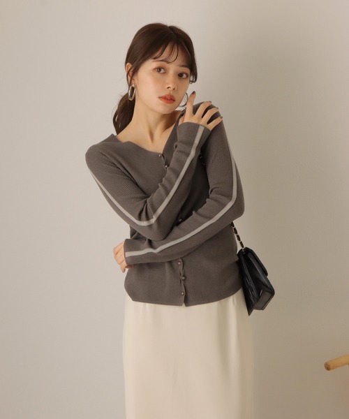 LAULEN(ローレン)の「v neck lib knit cardigan /メタルボタン シアーライン Vネック リブニット カーディガン(カーディガン/ボレロ・レディース・アイボリー/ブラック・FREE)」の14枚目の写真
