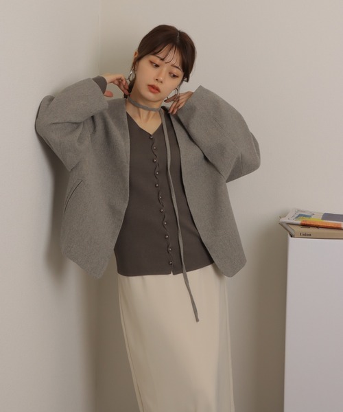 LAULEN(ローレン)の「v neck lib knit cardigan /メタルボタン シアーライン Vネック リブニット カーディガン(カーディガン/ボレロ・レディース・アイボリー/ブラック・FREE)」の4枚目の写真