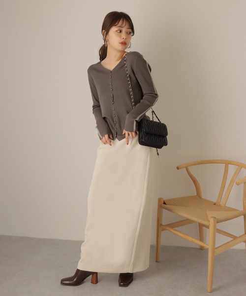 LAULEN(ローレン)の「v neck lib knit cardigan /メタルボタン シアーライン Vネック リブニット カーディガン(カーディガン/ボレロ・レディース・アイボリー/ブラック・FREE)」の5枚目の写真
