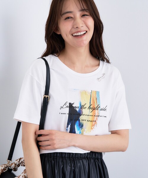 INDIVI(インディヴィ)の「【UVケア/選べるデザイン】フォト&ロゴ プリントTシャツ(Tシャツ/カットソー・レディース・サックスブルー系/ブラック系6/ホワイト系7/ホワイト系6/ホワイト系1/チャコール/イエロー系その他/チャコールグレー/ホワイト/ホワイト系その他6/ホワイト系・05/12/15 /13/19/38/34)」の4枚目の写真