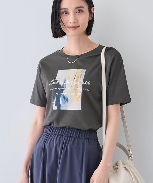 INDIVI(インディヴィ)の「【UVケア/選べるデザイン】フォト&ロゴ プリントTシャツ(Tシャツ/カットソー・レディース・サックスブルー系/ブラック系6/ホワイト系7/ホワイト系6/ホワイト系1/チャコール/イエロー系その他/チャコールグレー/ホワイト/ホワイト系その他6/ホワイト系・05/12/15 /13/19/38/34)」の9枚目の写真