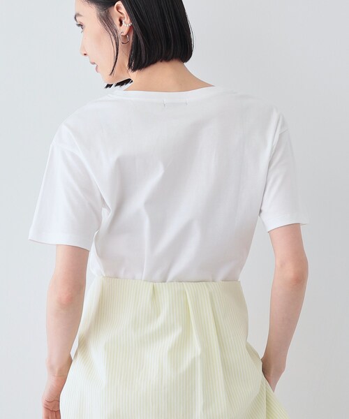 INDIVI(インディヴィ)の「【UVケア/選べるデザイン】フォト&ロゴ プリントTシャツ(Tシャツ/カットソー・レディース・サックスブルー系/ブラック系6/ホワイト系7/ホワイト系6/ホワイト系1/チャコール/イエロー系その他/チャコールグレー/ホワイト/ホワイト系その他6/ホワイト系・05/12/15 /13/19/38/34)」の18枚目の写真