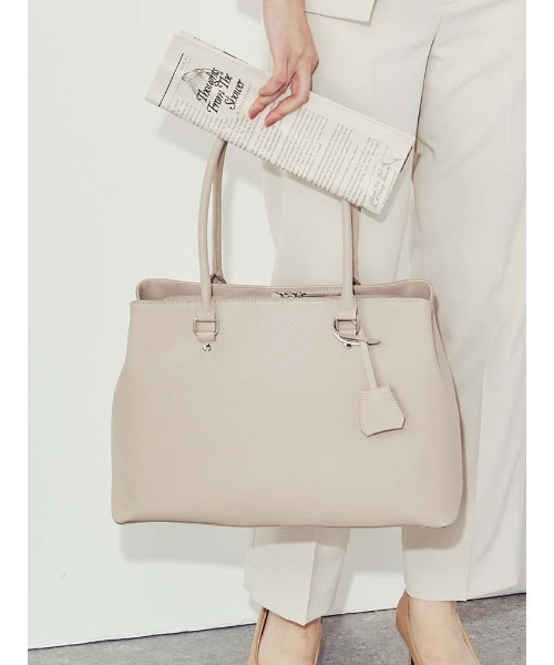 Perfect Suit FActory（パーフェクトスーツファクトリー）の「サフィアーノ　ラウンドトートバック（ビジネスバッグ・レディース・ブラック/ベージュ・FREE）」の2枚目の写真