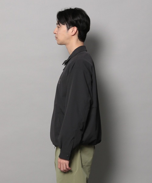 BAYFLOW（ベイフロー）の「【BUDDIES Dept.】ナイロンブルゾン[ストレッチ・イージーケア・マシンウォッシャブル]（ブルゾン・メンズ・ブラック/グレー・LARGE/MEDIUM）」の10枚目の写真