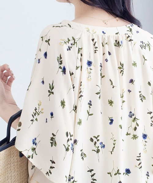 alotta(アロッタ)の「≪再入荷≫【接触冷感】さらさらEASYフレアスリーブブラウス(シャツ/ブラウス・レディース・ホワイト/ホワイト系その他/グレイッシュベージュ/ブラック/ドット/ブルー/イエロー系その他/ホワイト系その他2/ブルー系その他・M/L/LL/3L/4L/5L)」の17枚目の写真