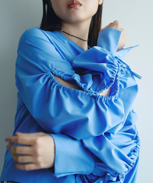 CODE A(コードエー)の「playful puffs blouse(シャツ/ブラウス・レディース・ホワイト/ブルー・00)」の8枚目の写真