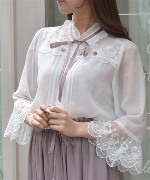 axes femme（アクシーズファム）の「プチローズ×リボンレースブラウス（シャツ/ブラウス・レディース・ネイビー/イエロー/ホワイト・FREE）」の2枚目の写真