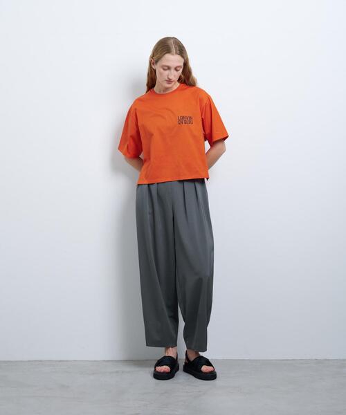 LANVIN en Bleu（ランバンオンブルー）の「ワンポイントロゴTシャツ（Tシャツ/カットソー・レディース・ブラック/カーキ/オフホワイト/オレンジ・38）」の5枚目の写真