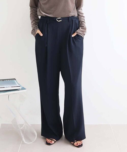 le.coeur blanc(ルクールブラン)の「ハイストレッチカルゼワッシャーベルテッドパンツ(その他パンツ・レディース・ライトグレー/ネイビー・38)」の2枚目の写真