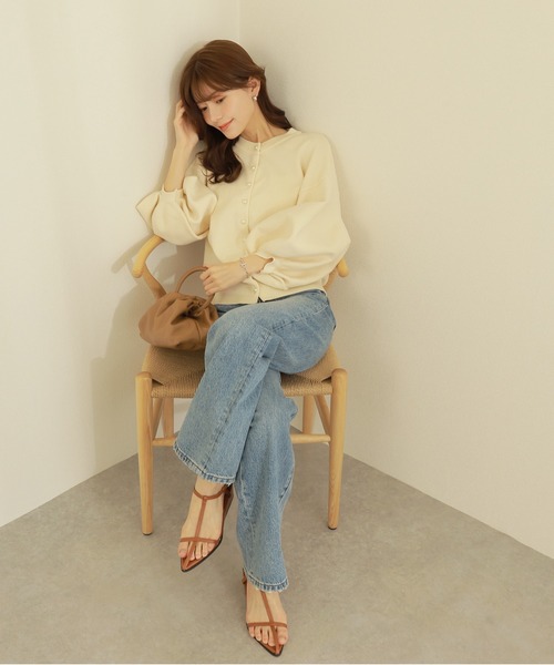 LAULEN(ローレン)の「pearl button knit cardigan /パールボタン ボリュームスリーブ ニット カーディガン(カーディガン/ボレロ・レディース・アイボリー/ブラック・FREE)」の13枚目の写真