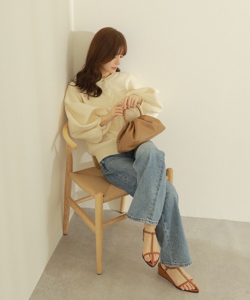 LAULEN(ローレン)の「pearl button knit cardigan /パールボタン ボリュームスリーブ ニット カーディガン(カーディガン/ボレロ・レディース・アイボリー/ブラック・FREE)」の12枚目の写真