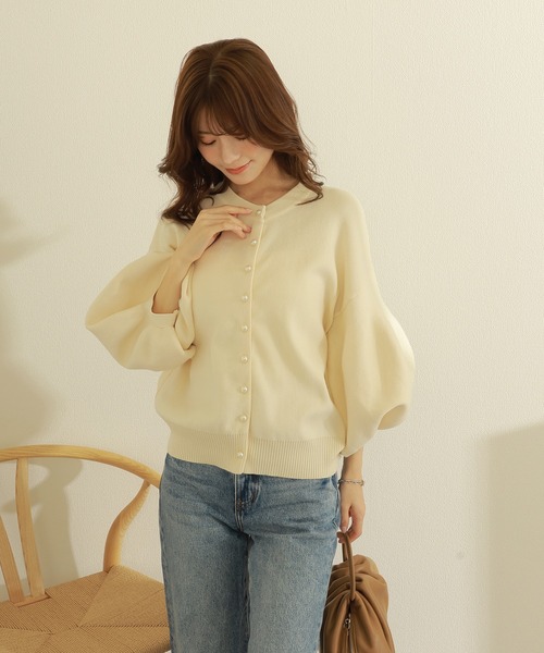 LAULEN(ローレン)の「pearl button knit cardigan /パールボタン ボリュームスリーブ ニット カーディガン(カーディガン/ボレロ・レディース・アイボリー/ブラック・FREE)」の11枚目の写真