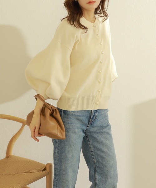 LAULEN(ローレン)の「pearl button knit cardigan /パールボタン ボリュームスリーブ ニット カーディガン(カーディガン/ボレロ・レディース・アイボリー/ブラック・FREE)」の10枚目の写真