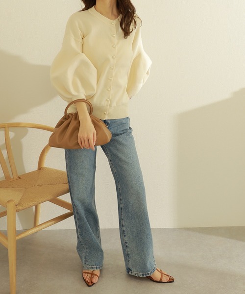 LAULEN(ローレン)の「pearl button knit cardigan /パールボタン ボリュームスリーブ ニット カーディガン(カーディガン/ボレロ・レディース・アイボリー/ブラック・FREE)」の9枚目の写真