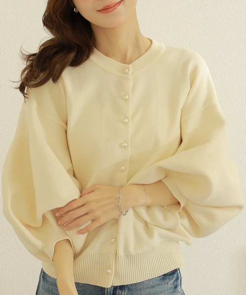 LAULEN(ローレン)の「pearl button knit cardigan /パールボタン ボリュームスリーブ ニット カーディガン(カーディガン/ボレロ・レディース・アイボリー/ブラック・FREE)」の8枚目の写真
