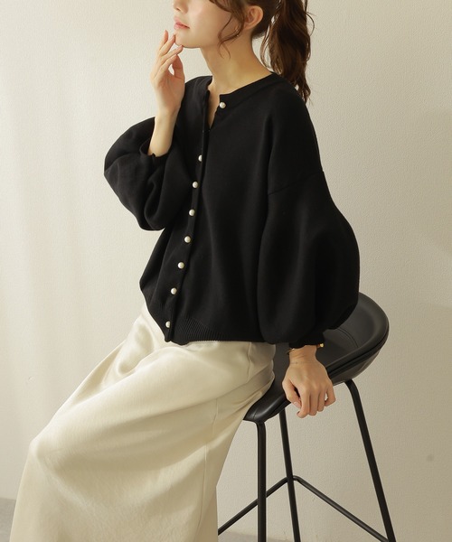 LAULEN(ローレン)の「pearl button knit cardigan /パールボタン ボリュームスリーブ ニット カーディガン(カーディガン/ボレロ・レディース・アイボリー/ブラック・FREE)」の7枚目の写真