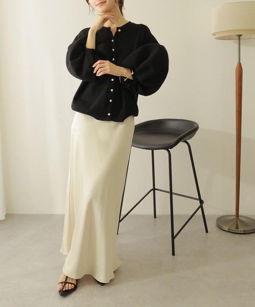 LAULEN(ローレン)の「pearl button knit cardigan /パールボタン ボリュームスリーブ ニット カーディガン(カーディガン/ボレロ・レディース・アイボリー/ブラック・FREE)」の3枚目の写真