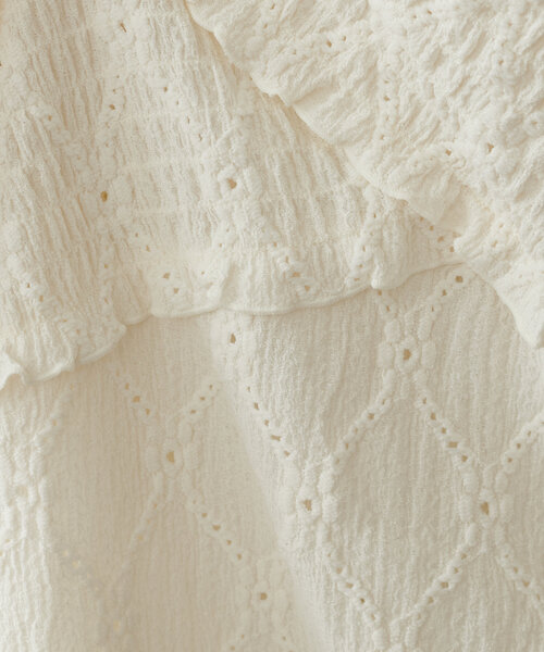 natural couture（ナチュラルクチュール）の「【WEB限定】アイレットカットレースクロスオフショルプルオーバー（Tシャツ/カットソー・レディース・オフホワイト/サックスブルー/ブラック・FREE）」の5枚目の写真