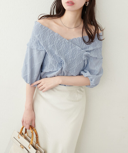 natural couture（ナチュラルクチュール）の「【WEB限定】アイレットカットレースクロスオフショルプルオーバー（Tシャツ/カットソー・レディース・オフホワイト/サックスブルー/ブラック・FREE）」の11枚目の写真