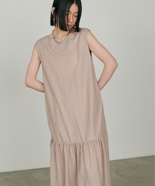 LARUTA（ラルータ）の「【LARUTA】［Web限定］接触冷感：ギャザー切替zip付きワンピース（ワンピース・レディース・カーキ/ブラック/ベージュ・MEDIUM/LARGE）」の11枚目の写真