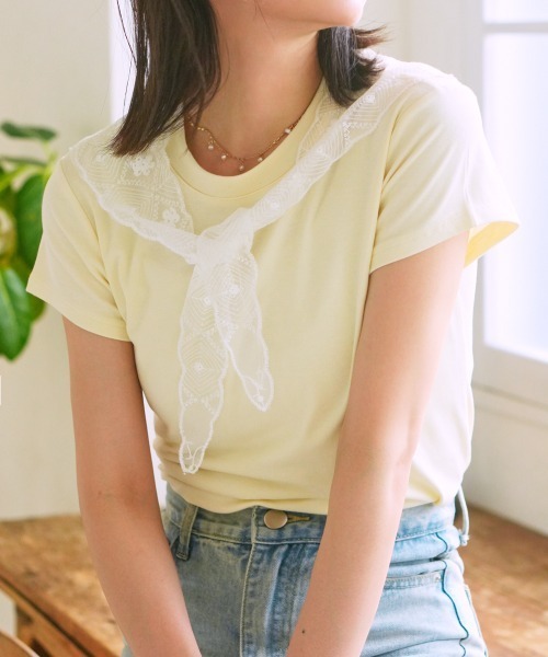 Rejoule(リジュール)の「レーススカーフ付き クロップド丈コンパクトTシャツ(Tシャツ/カットソー・レディース・チャコールグレー/ライトイエロー/ライトブルー/ホワイト・FREE)」の4枚目の写真
