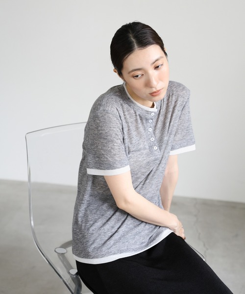select MOCA(セレクトモカ)の「レイヤードライクヘンリーネックシアートップス(Tシャツ/カットソー・レディース・ベージュ/チャコール/グレー・FREE)」の9枚目の写真