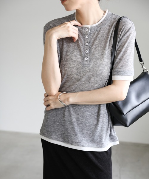select MOCA(セレクトモカ)の「レイヤードライクヘンリーネックシアートップス(Tシャツ/カットソー・レディース・ベージュ/チャコール/グレー・FREE)」の7枚目の写真