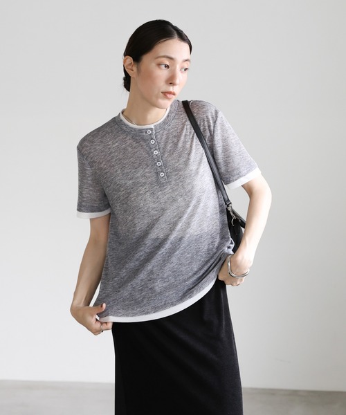 select MOCA(セレクトモカ)の「レイヤードライクヘンリーネックシアートップス(Tシャツ/カットソー・レディース・ベージュ/チャコール/グレー・FREE)」の8枚目の写真