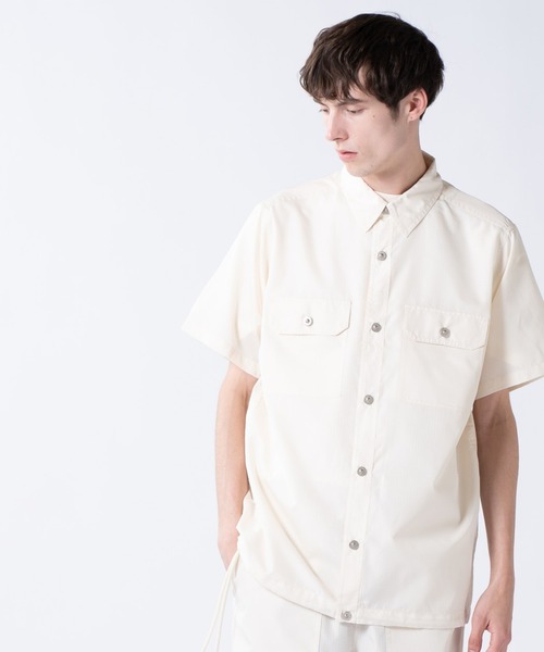 TAION（タイオン）の「【TAION(タイオン)】〈ユニセックス〉ノンダウン ミリタリー ハーフスリーブシャツ（シャツ/ブラウス・メンズ・ダークネイビー/その他3/ダークグリーン/オフホワイト/ダークオリーブ/ブラック/ダークグリーン系/オリーブ・S/M/L/XL/XS）」の2枚目の写真