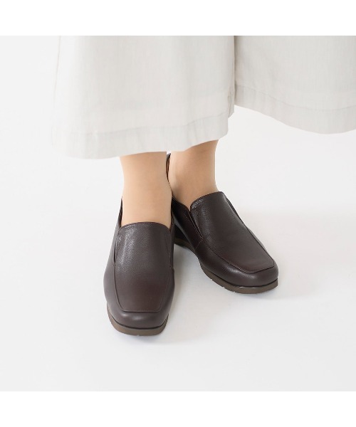 Atelier（アトリエ）の「【3E】スクエアトゥモカスリッポン（スリッポン・レディース・ブラック/ダークブラウン・22cm/22.5cm/23cm/23.5cm/24cm/24.5cm）」の14枚目の写真