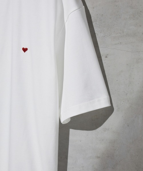 WEARSTAND(ウェアスタンド)の「【WEARSTAND/ウェアスタンド】 One Point Embroidery T-Shirt (HEART) / ワンポイント刺繍Tシャツ(HEART)(Tシャツ/カットソー・メンズ・ブラック/ホワイト・LARGE/MEDIUM/X-LARGE)」の7枚目の写真