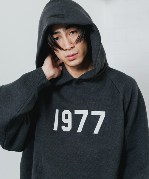 ESSENTIALS 1977 ブラックパーカーM セール】FOG ESSENTIALS/エッセンシャルズ 1977 SWEAT HOODIE フロント