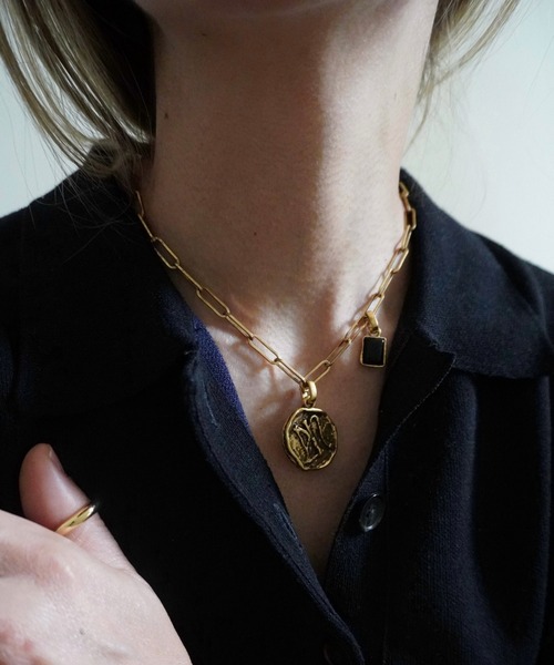 Lynn.（リン）の「Coin charm tie / オニキス&コインネックレス（ネックレス・レディース・ゴールド・FREE）」の2枚目の写真