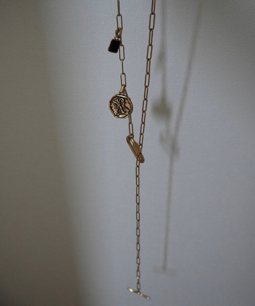 Lynn.（リン）の「Coin charm tie / オニキス&コインネックレス（ネックレス・レディース・ゴールド・FREE）」の3枚目の写真