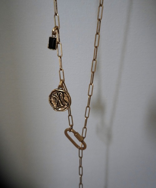 Lynn.（リン）の「Coin charm tie / オニキス&コインネックレス（ネックレス・レディース・ゴールド・FREE）」の4枚目の写真