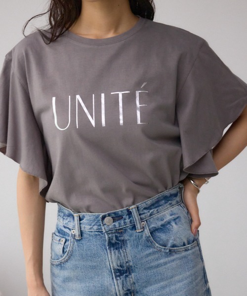 AZUL by moussy(アズールバイマウジー)の「ラッフルスリーブロゴTシャツ(Tシャツ/カットソー・レディース・チャコールグレー/ブラック/ライトベージュ/ホワイト・FREE)」の4枚目の写真