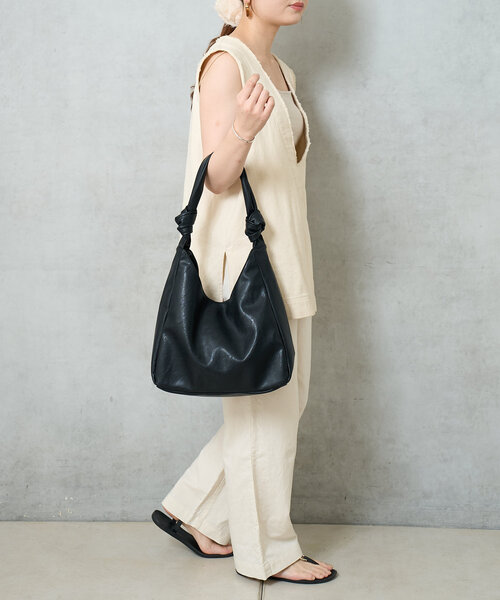 BIRTHDAY BAR（バースデイバー）の「フェイクレザーワンショルダーバッグ　トライアングル（トートバッグ・レディース・ブラック/ライトベージュ/キャメル・0）」の17枚目の写真