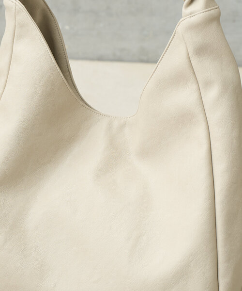 BIRTHDAY BAR（バースデイバー）の「フェイクレザーワンショルダーバッグ　トライアングル（トートバッグ・レディース・ブラック/ライトベージュ/キャメル・0）」の9枚目の写真