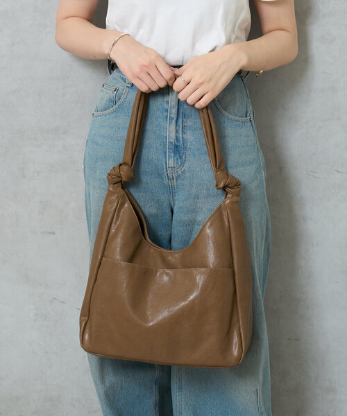 BIRTHDAY BAR（バースデイバー）の「フェイクレザーワンショルダーバッグ　トライアングル（トートバッグ・レディース・ブラック/ライトベージュ/キャメル・0）」の3枚目の写真